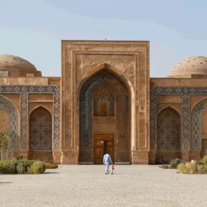 نمای ایوان و تزئینات کاشی‌کاری معرق مدرسه غیاثیه خرگرد خواف